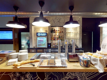 Desayuno buffet diario (EUR 17.5 por persona)