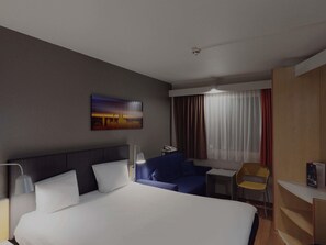 Desk, iron/ironing board, free WiFi, bed sheets - ibis Köln Airport (Cologne)