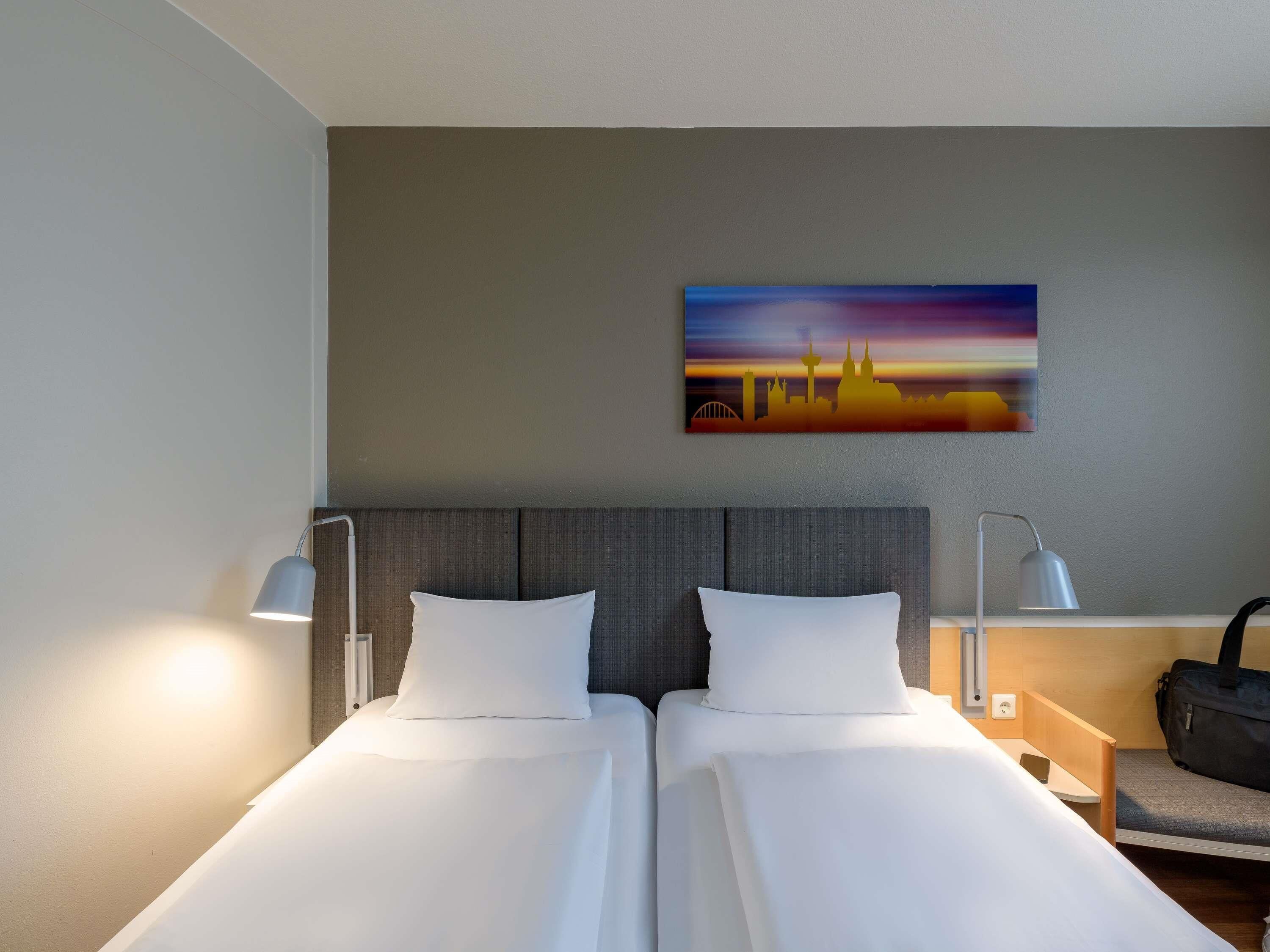 Kahden hengen huone (kaksi sänkyä), 2 yhden hengen sänkyä (New Sleep Easy Concept) | Työpöytä, silitysrauta/-lauta, ilmainen Wi-Fi, vuodevaatteet