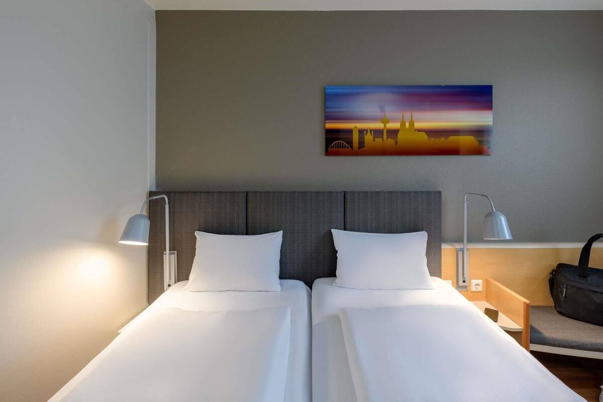 Tvåbäddsrum - 2 enkelsängar (New Sleep Easy Concept) | Skrivbord, strykjärn/strykbräda, gratis wi-fi och sängkläder