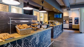 Tägliches Frühstücksbuffet gegen Gebühr