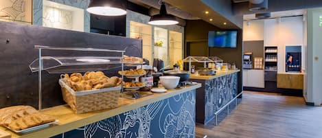 Petit déjeuner buffet servi tous les jours en supplément