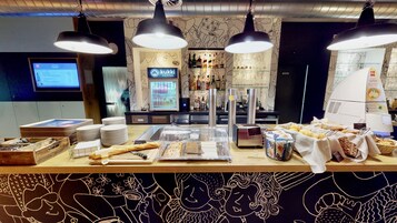 Tägliches Frühstücksbuffet (17.5 EUR pro Person)