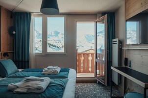 高级双人房 | 客房内保险箱、隔音、免费 WiFi、床单