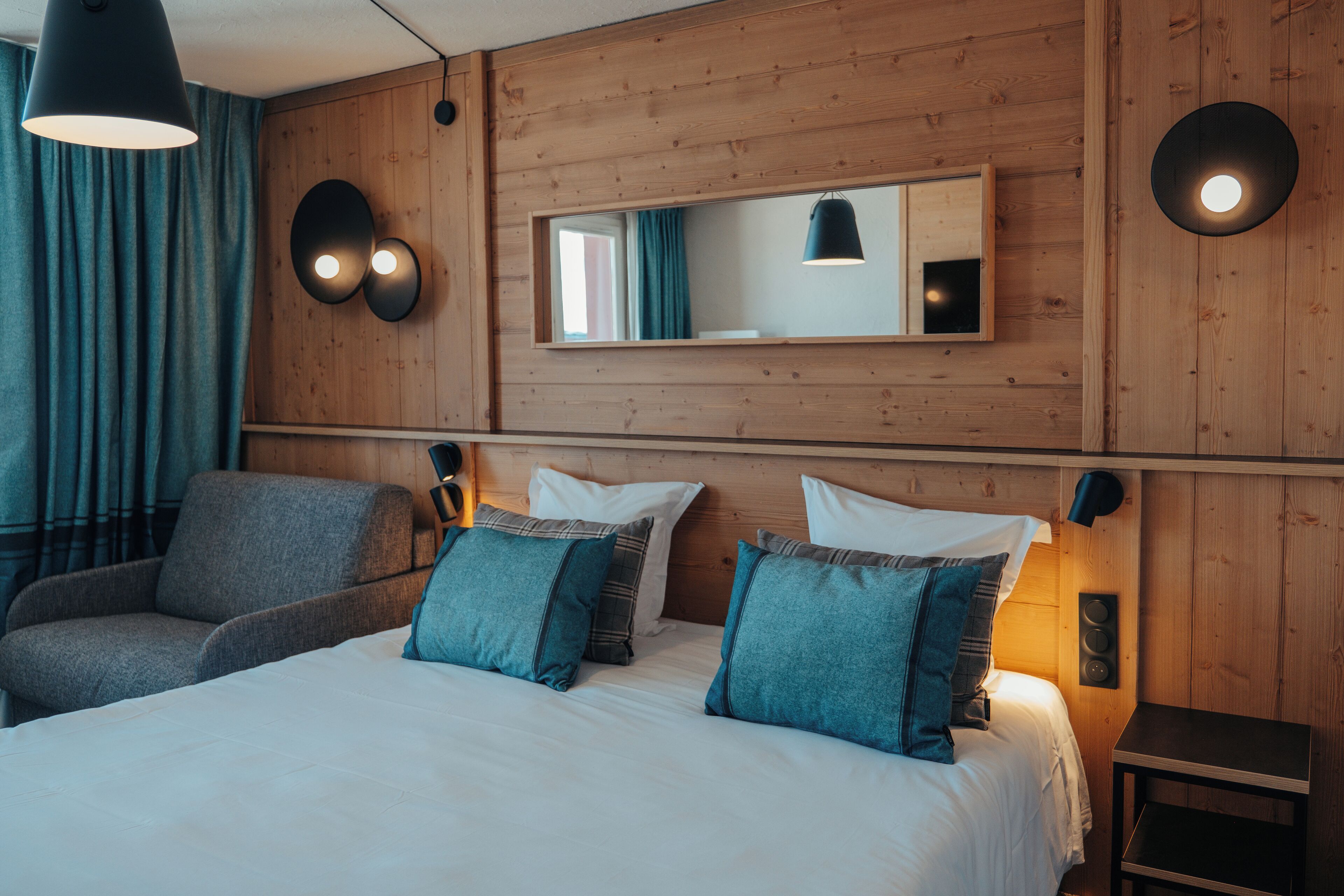 comfort triple room, slope view | 1 bedroom, in-room safe, soundproofing, free wifi