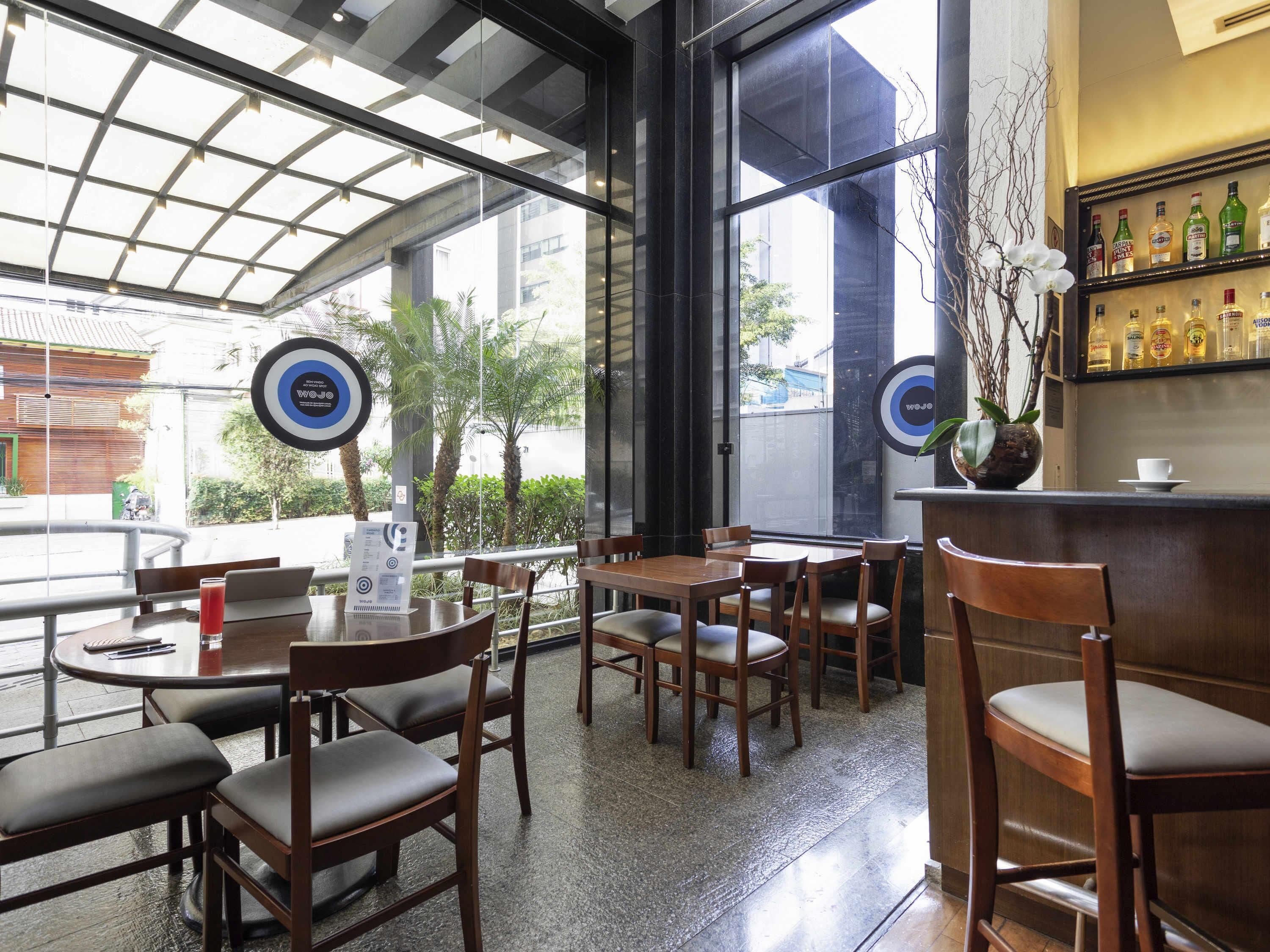 供应早餐、午餐和晚餐，国际美食