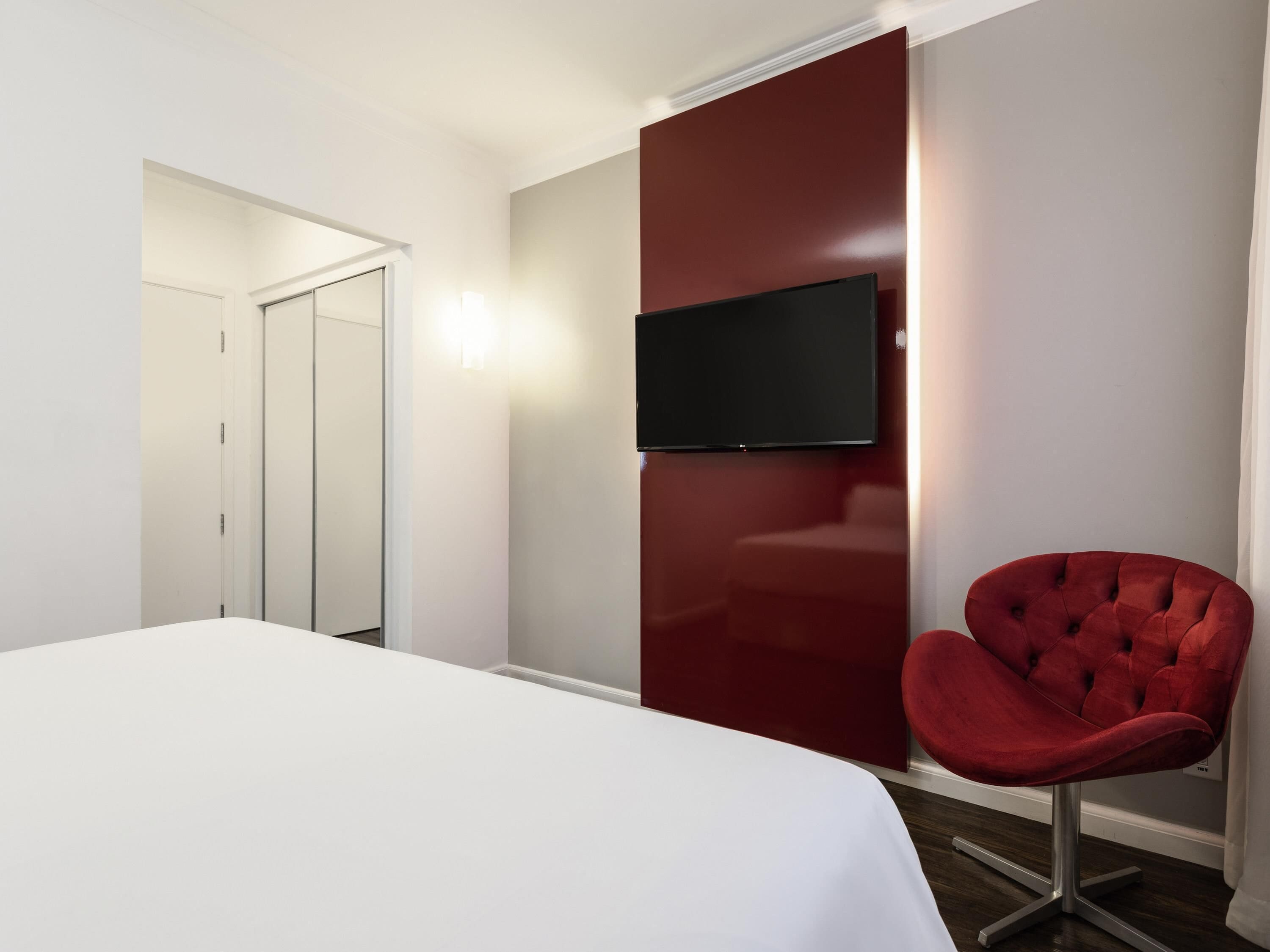Habitación estándar, 1 cama matrimonial | Minibar, caja de seguridad en la habitación y escritorio 