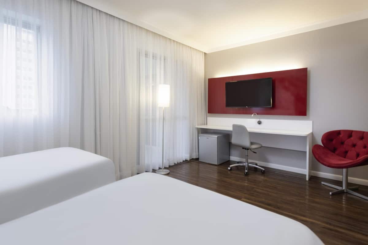 Superior-Zimmer, 2 Einzelbetten, Balkon | Minibar, Zimmersafe, Schreibtisch, laptopgeeigneter Arbeitsplatz