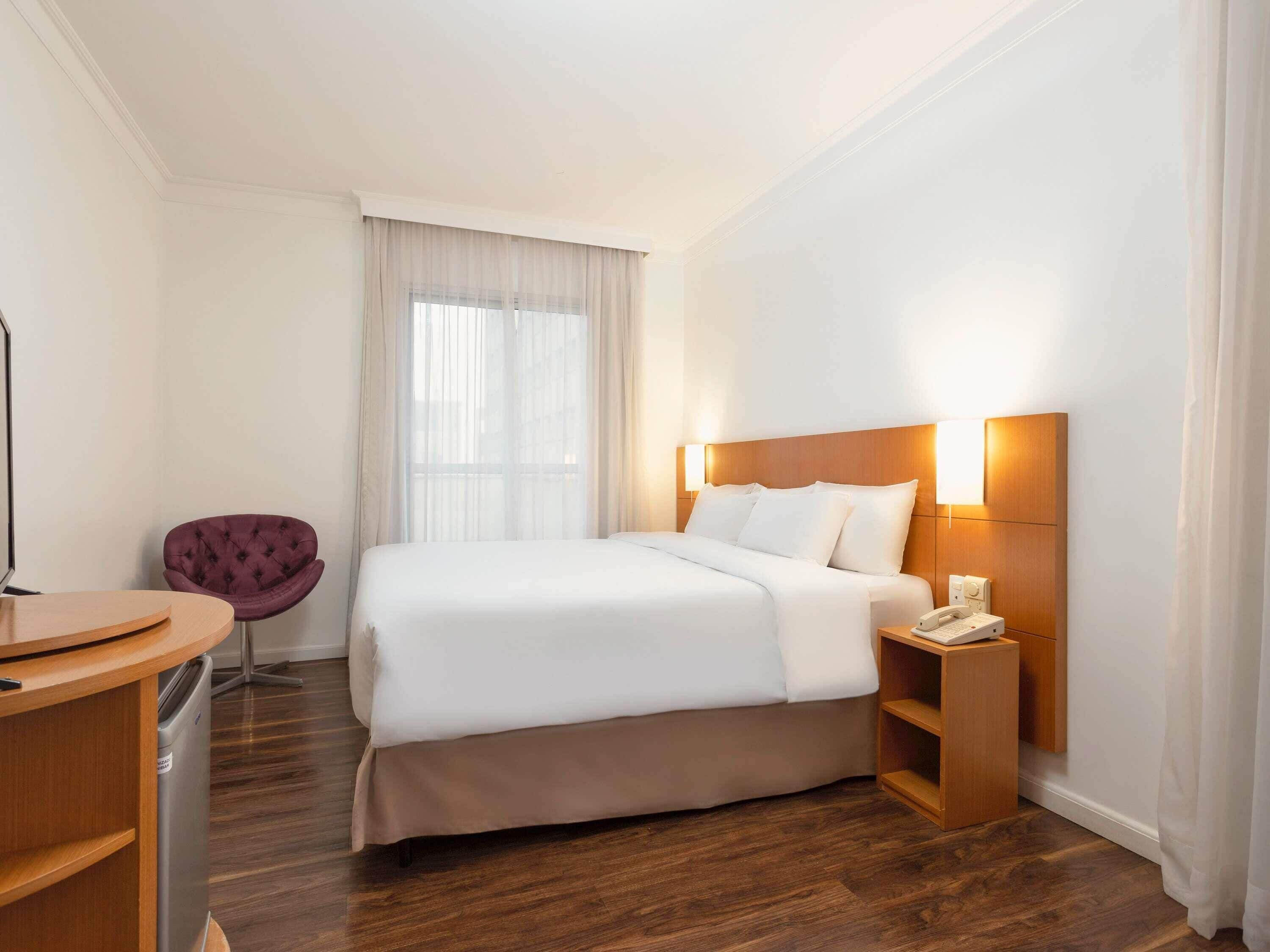 Chambre Supérieure, 1 lit double, balcon | Minibar, coffres-forts dans les chambres, bureau