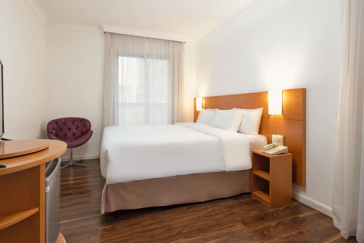 Superior Room, 1 Double Bed, Balcony | Minibar, in-room safe, desk, laptop workspace