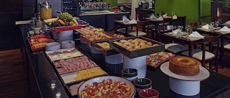 Breakfast, lunch, dinner served; international cuisine