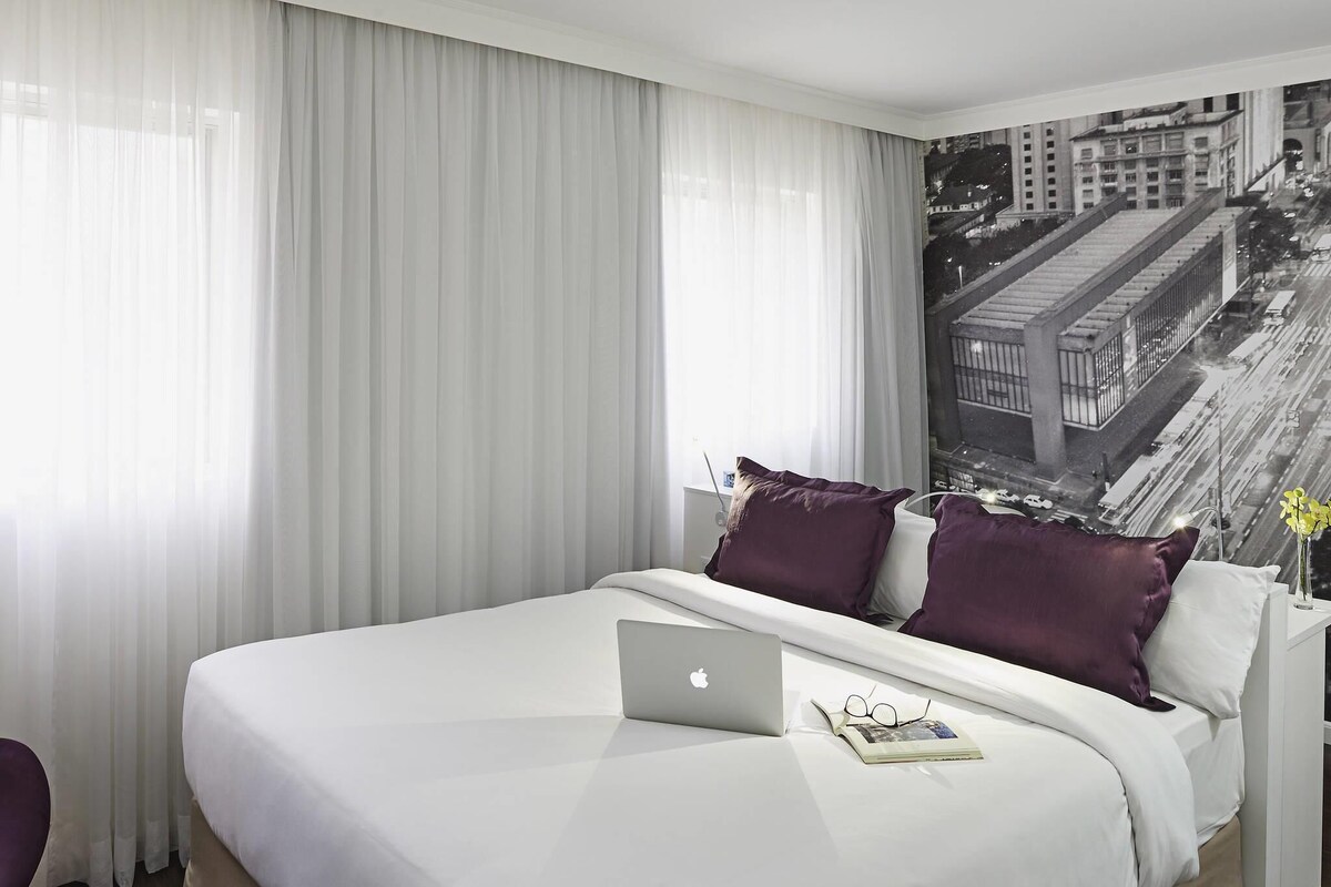 Superior Room, 1 Double Bed | Minibar, in-room safe, desk, laptop workspace