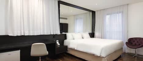 Superior Room, 1 Double Bed, Balcony | Minibar, in-room safe, desk, laptop workspace