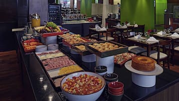 Breakfast, lunch, dinner served; international cuisine