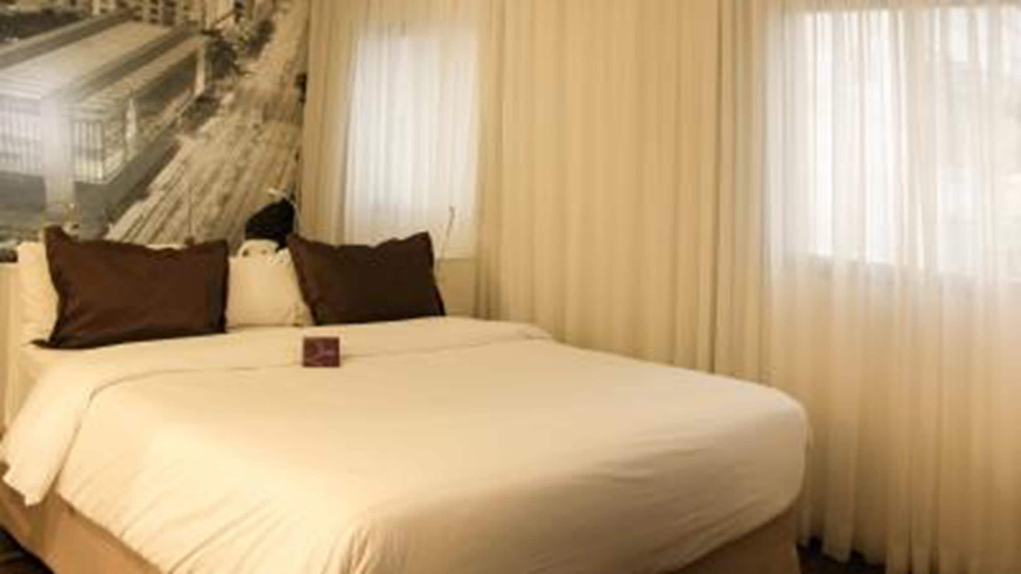 superior room, 1 double bed | minibar, in-room safe, desk, laptop workspace