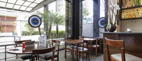 Bar (in der Unterkunft)