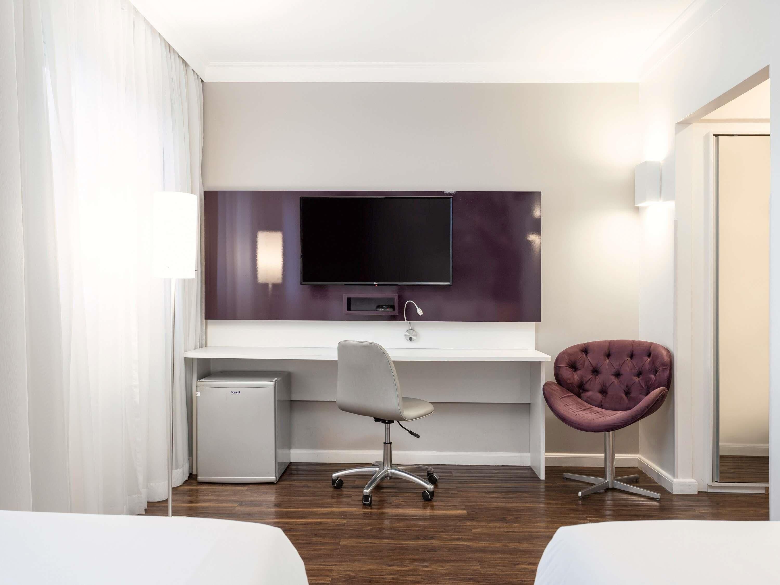 Habitación estándar con 2 camas individuales, 2 camas individuales | Minibar, caja de seguridad en la habitación y escritorio 