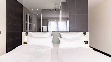 Premium-Zimmer, 1 Queen-Bett und Schlafsofa | Allergikerbettwaren, Zimmersafe, Schreibtisch, Verdunkelungsvorhänge