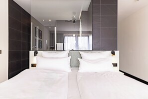 Premium Room, 1 Queen Bed with Sofa bed | Hypo-allergenic bedding, in-room safe, desk, blackout drapes - Garner Hotel Oberhausen by IHG (Oberhausen)