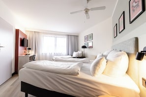Hypo-allergenic bedding, in-room safe, desk, blackout curtains