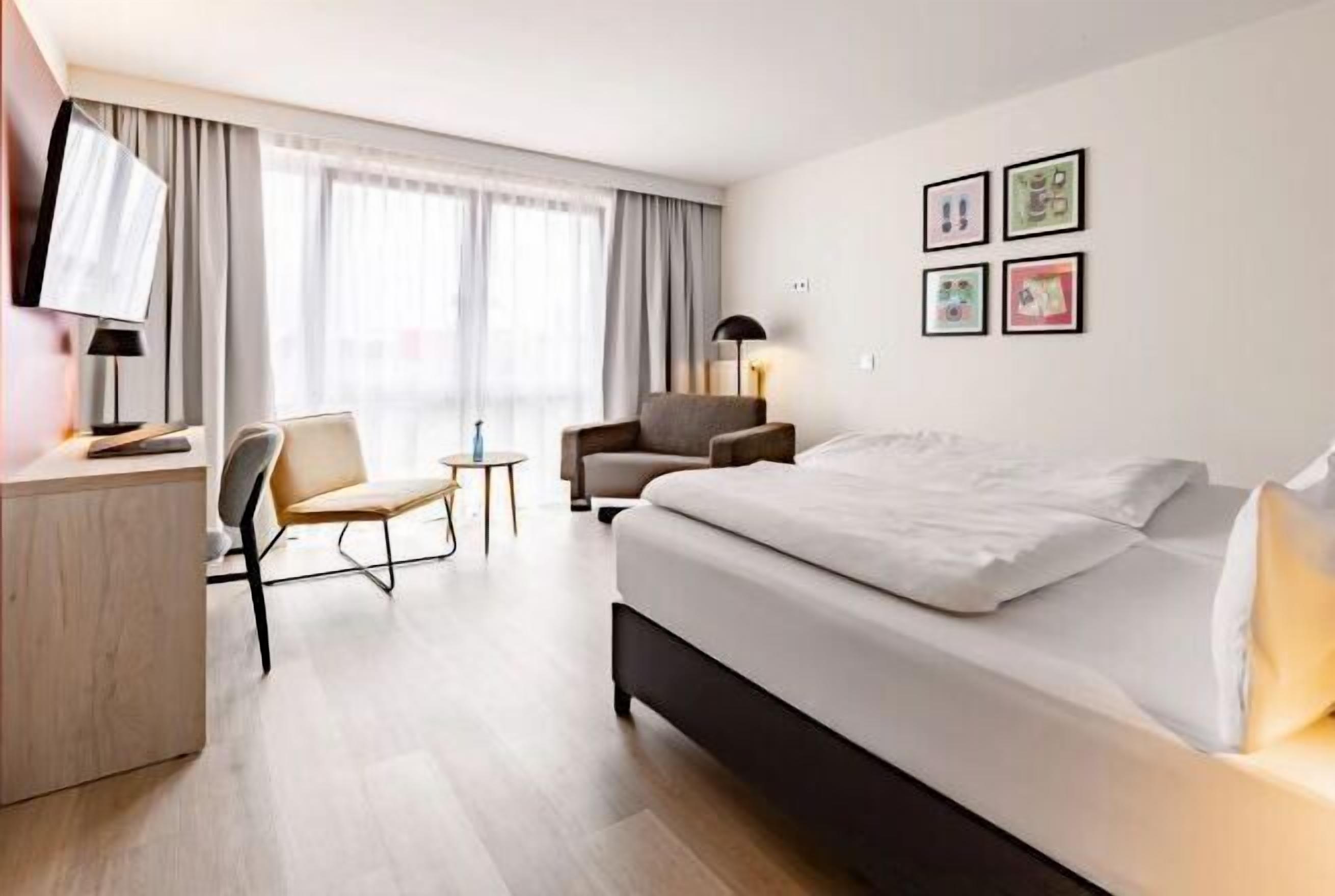 低過敏寢具、客房內保險箱、書桌、遮光布/窗簾