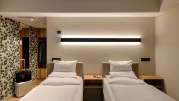 Standard Twin Room, 2 Twin Beds | Pillowtop beds, free minibar items, in-room safe, desk
