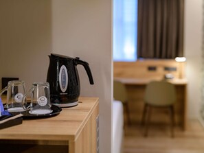 Standard-Zweibettzimmer, 2 Einzelbetten | Pillowtop-Betten, Minibar (mit einigen kostenlosen Artikeln), Zimmersafe