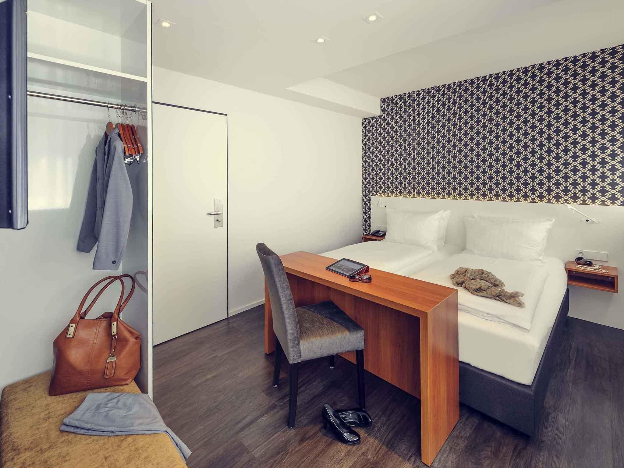 Standaard kamer, 1 queensize bed, op benedenverdieping | Pillowtop-bedden, een minibar met enkele gratis items