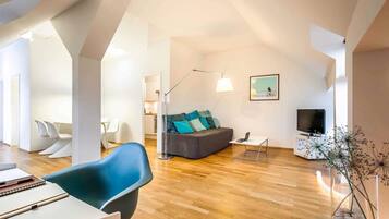 Pillowtop beds, free minibar items, in-room safe, desk