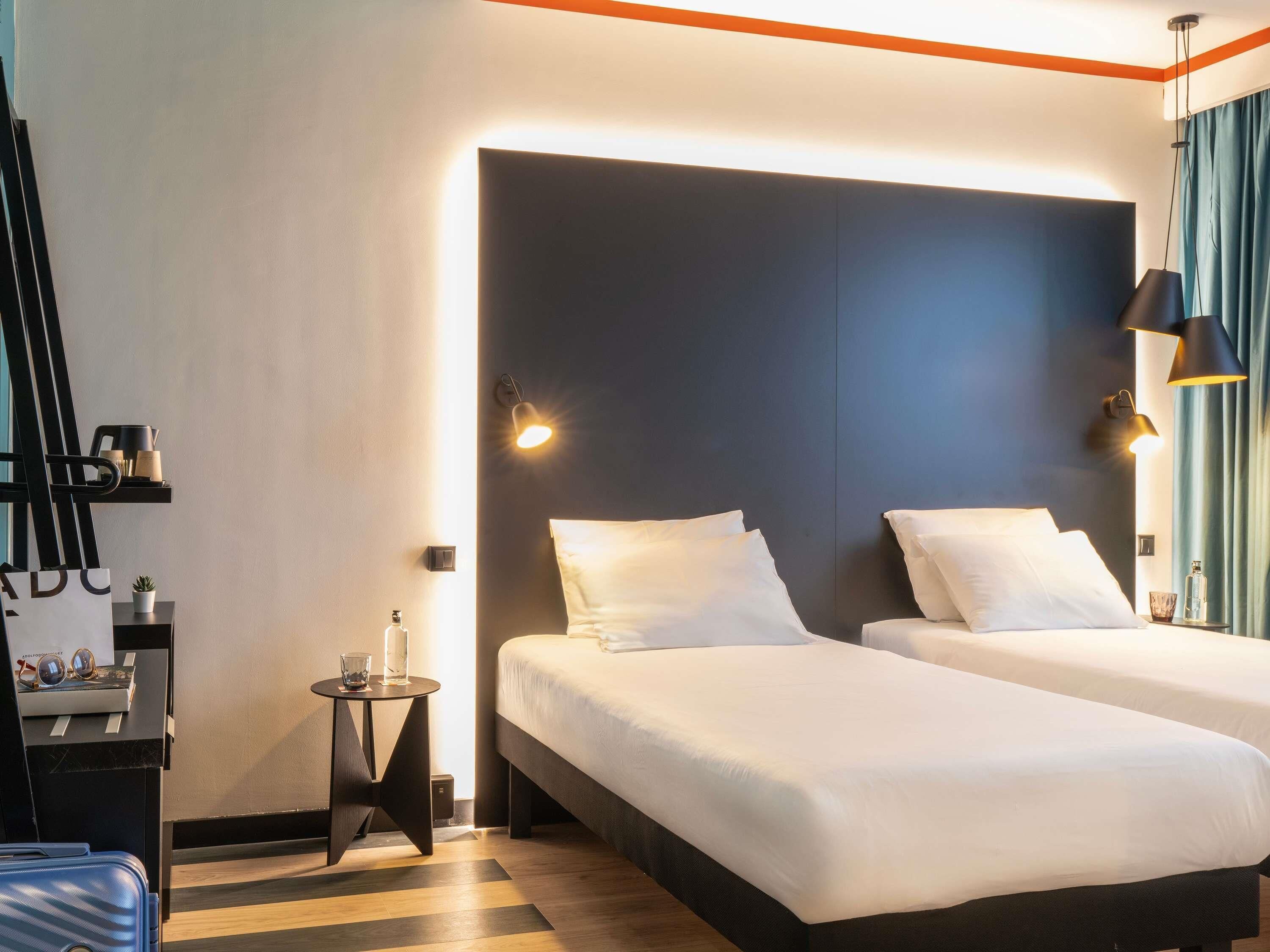 Standard Room, 2 Single Beds | 1 bedroom, in-room safe, desk, laptop workspace