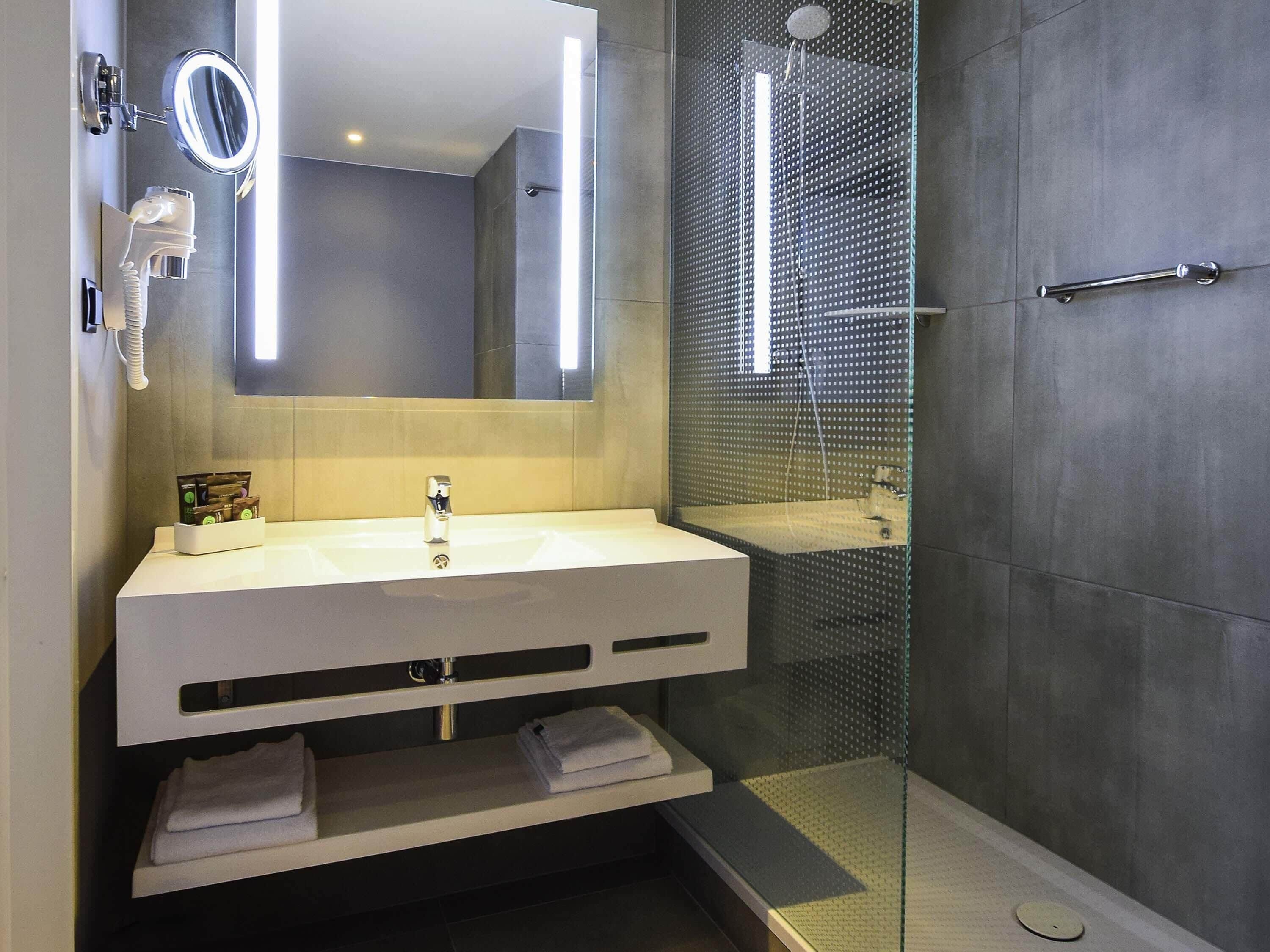 1 bedroom, in-room safe, desk, blackout curtains