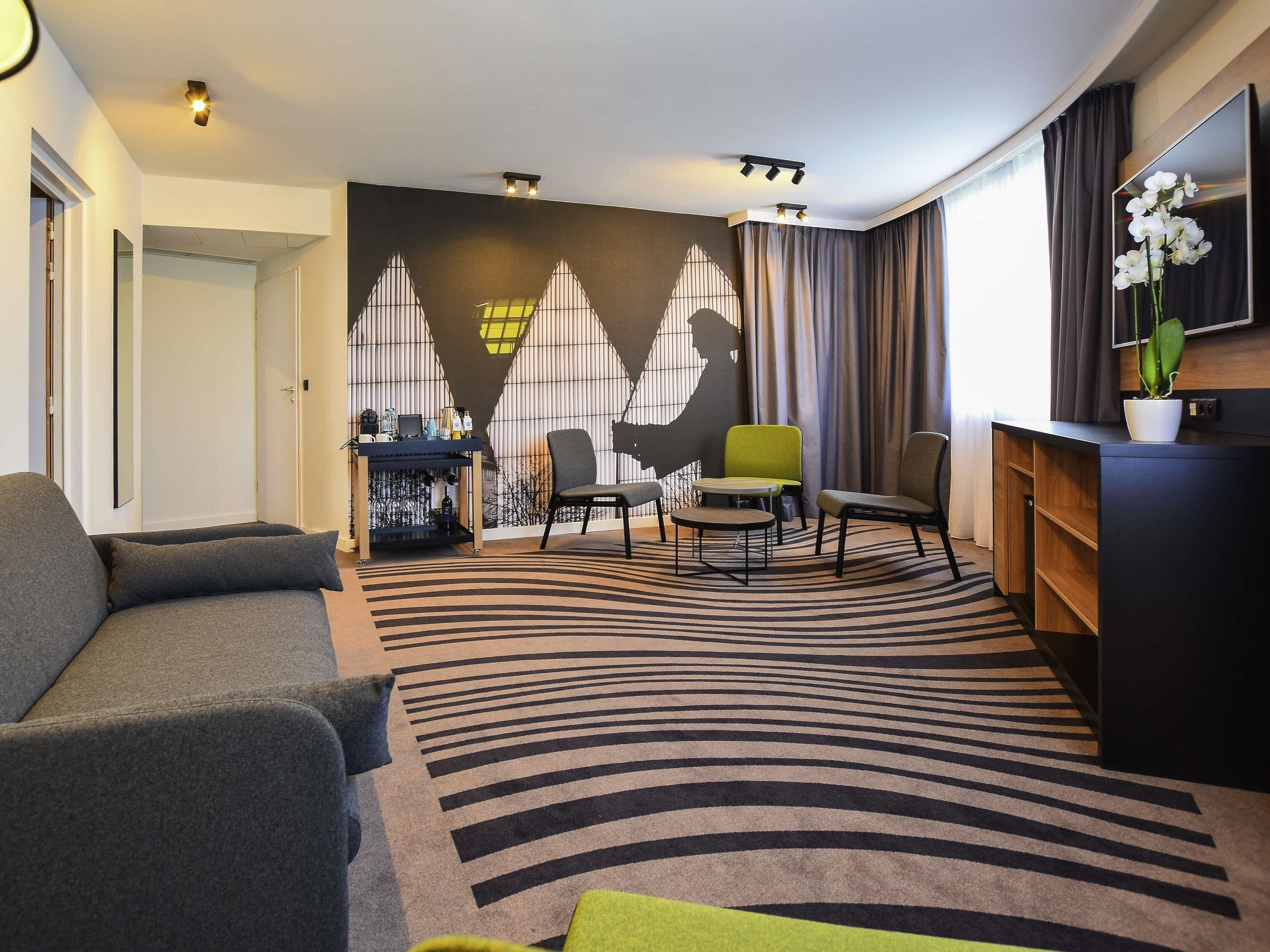 suite, 1 double bed | 1 bedroom, in-room safe, desk, blackout curtains