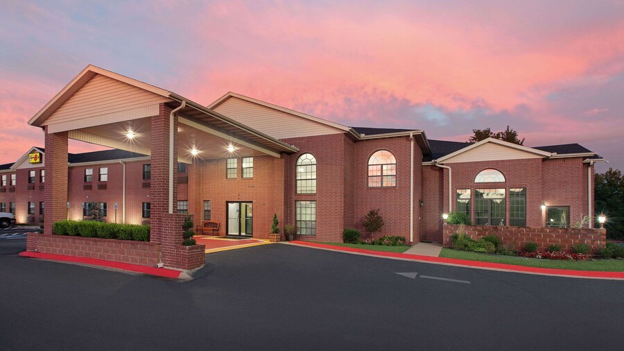 Super 8 by Wyndham Lowell/Bentonville/Rogers Area