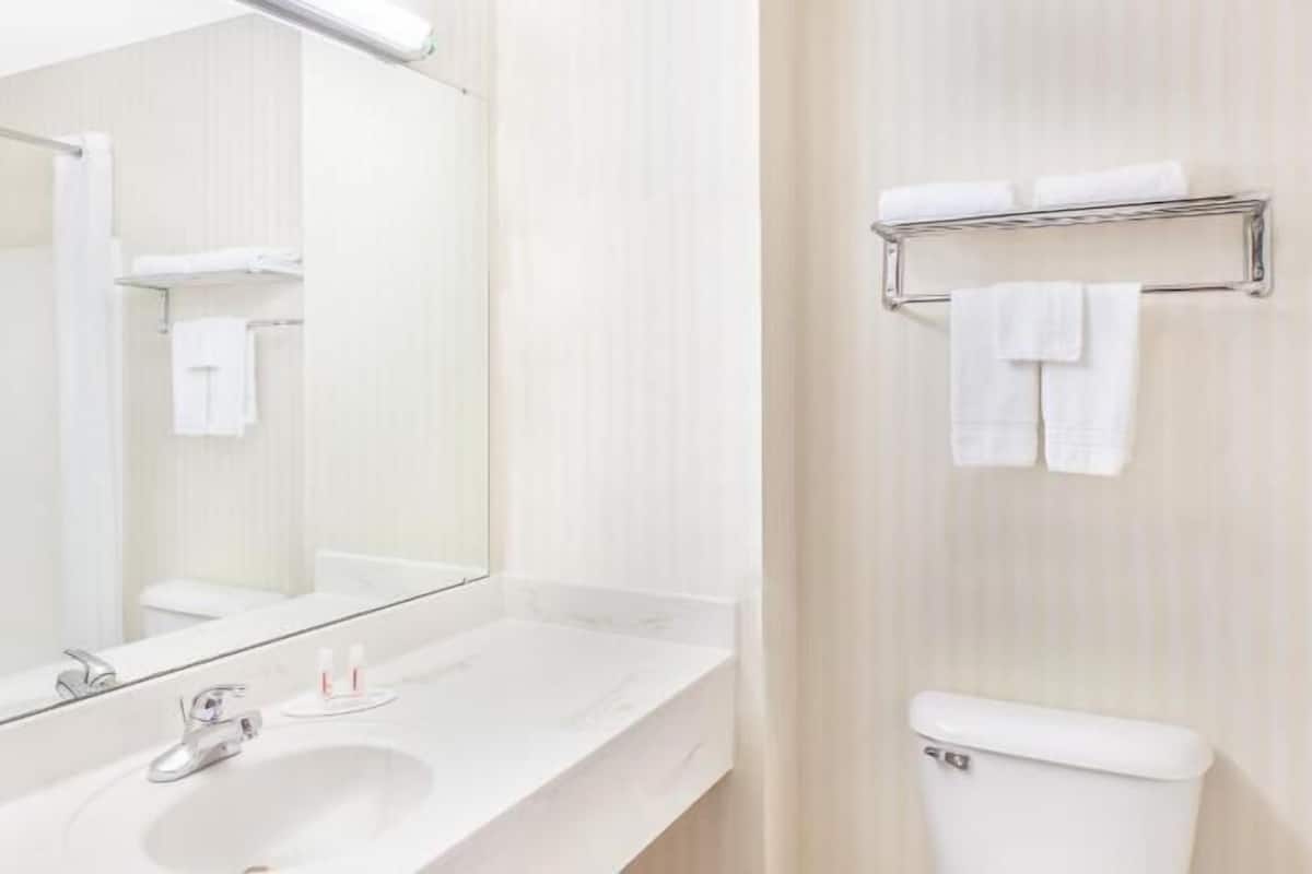 Bathroom | Hair dryer, towels, soap, shampoo