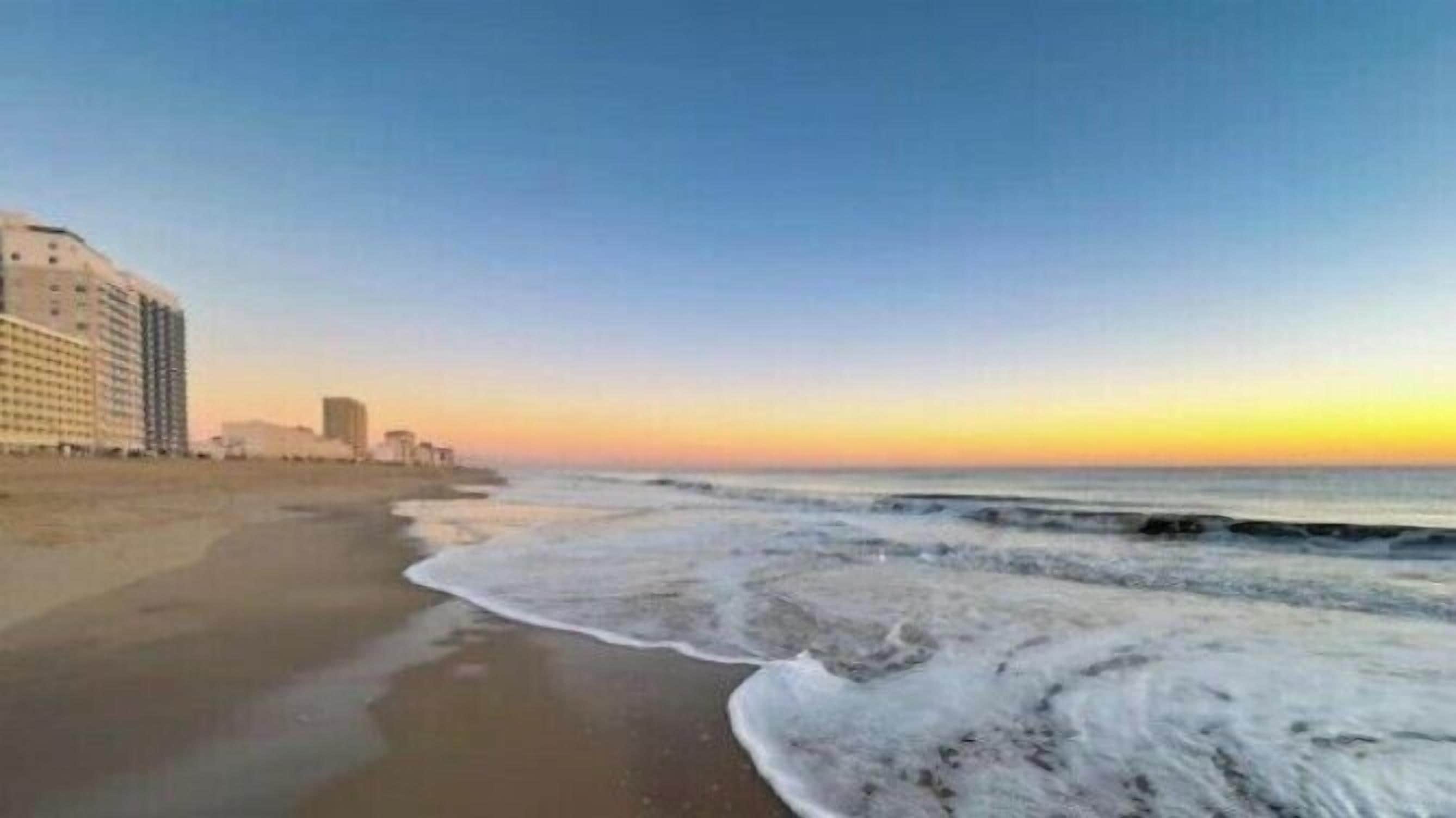 Photo - Aquarius Oceanfront Hotel