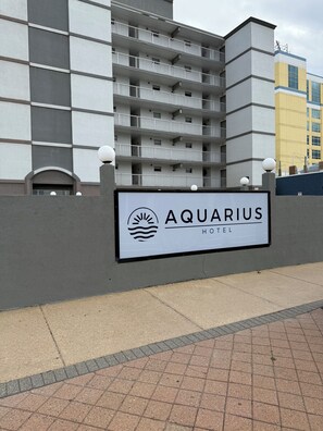 Vista frontal de la propiedad