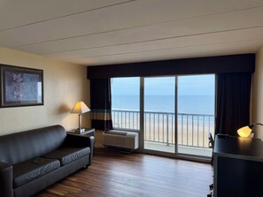 Beach/ocean view - Aquarius Hotel (Virginia Beach)