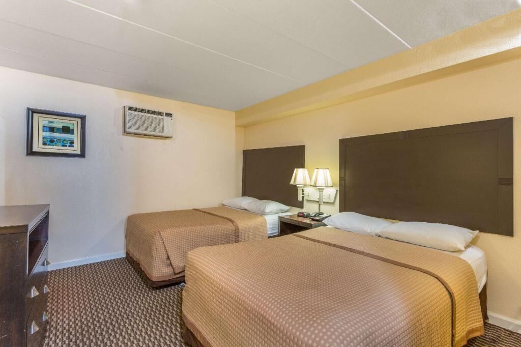 1 bilik tidur, peti besi dalam bilik, seterika/papan seterika 