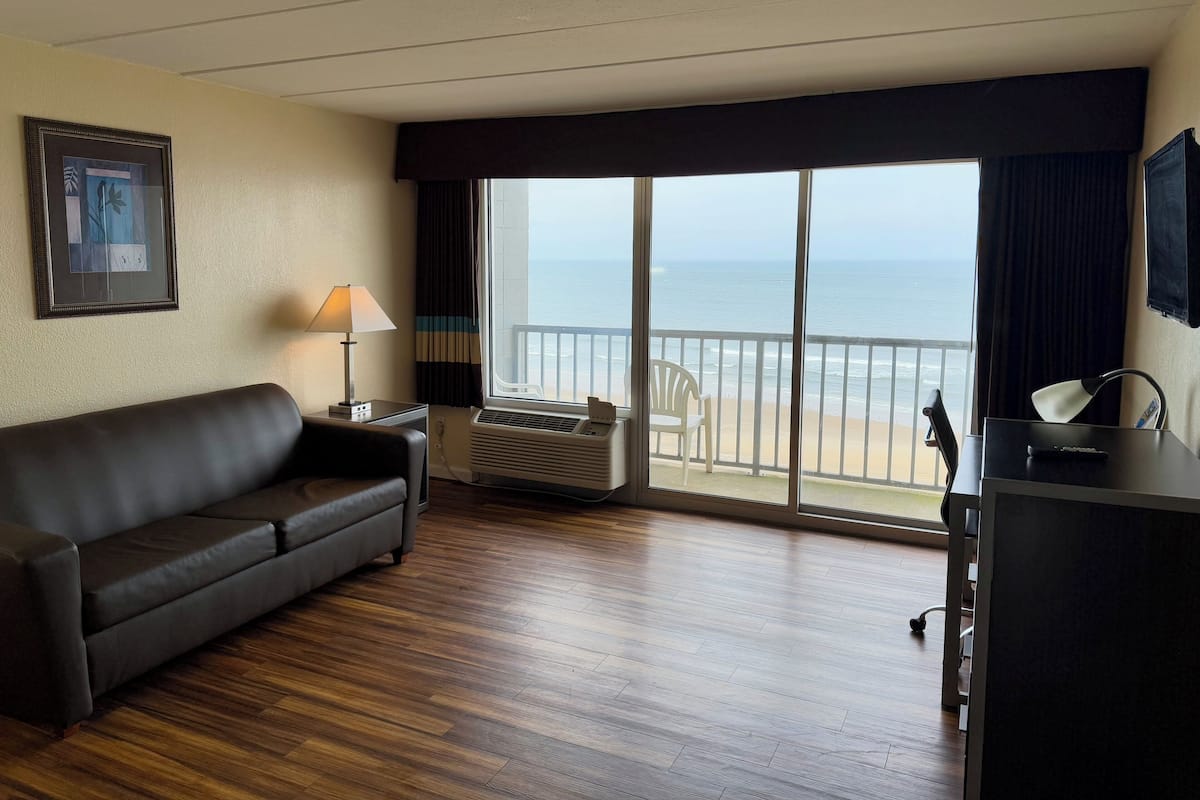 Double Room, Non Smoking | 1 bedroom, in-room safe, iron/ironing board, WiFi (free)