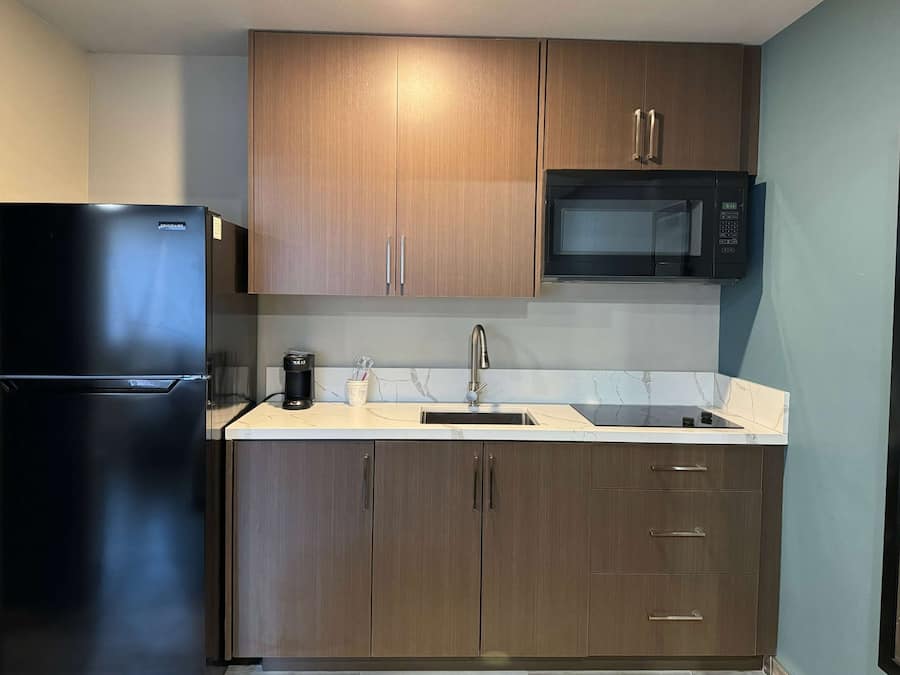 Cortinas blackout, tabla de planchar con plancha y wifi gratis