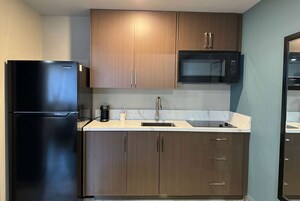 Cortinas blackout, tabla de planchar con plancha y wifi gratis 