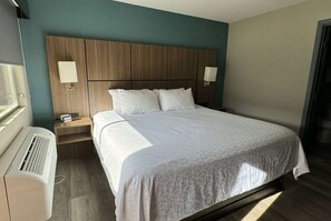 Camera, 1 letto king, non fumatori | Tende oscuranti, ferro/asse da stiro, Wi-Fi gratuito
