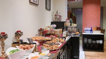 Daily full breakfast (EUR 10 per person)