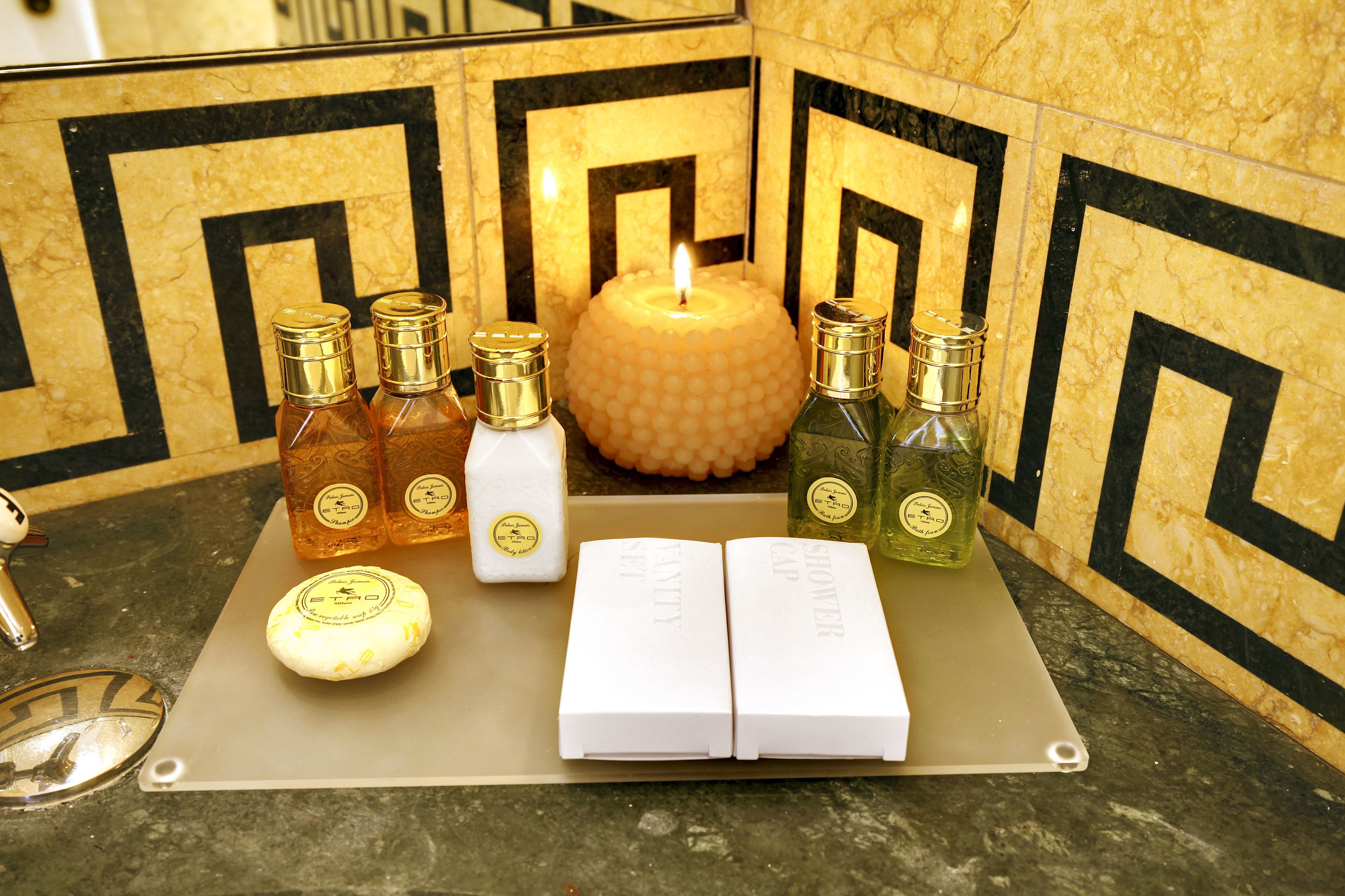 royal suite | bathroom | free toiletries, hair dryer, bidet, towels