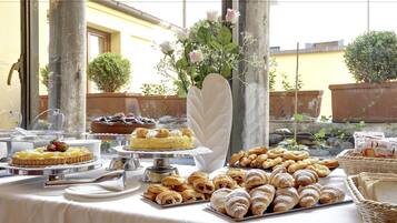 Colazione completa, servita tutte le mattine (25 EUR a persona)