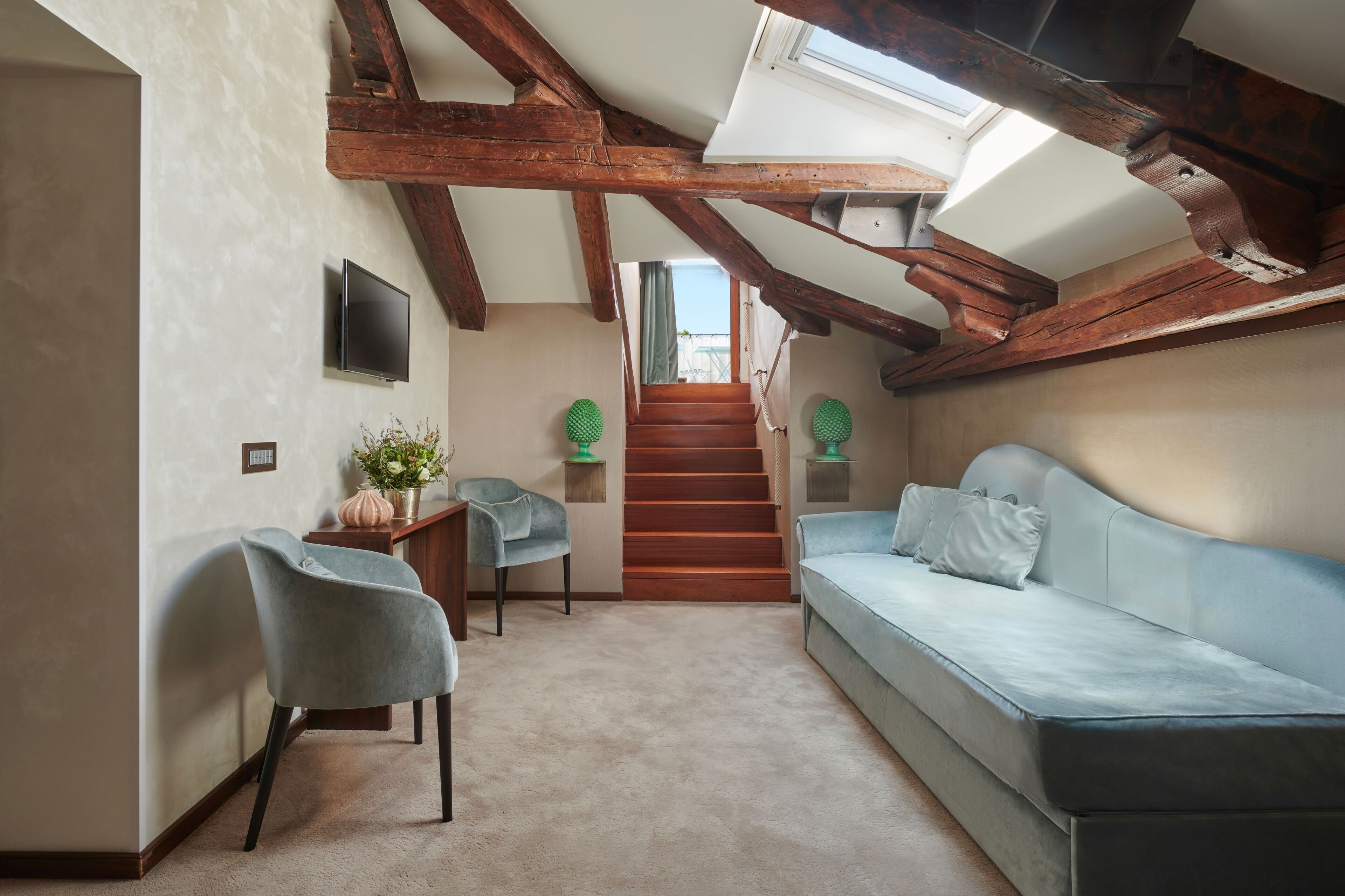 Executive Suite | Premium bedding, minibar, in-room safe, desk