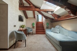 Ropa de cama de alta calidad y minibar 