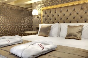 Suite Junior | Literie de qualité, minibar, coffre-fort, bureau