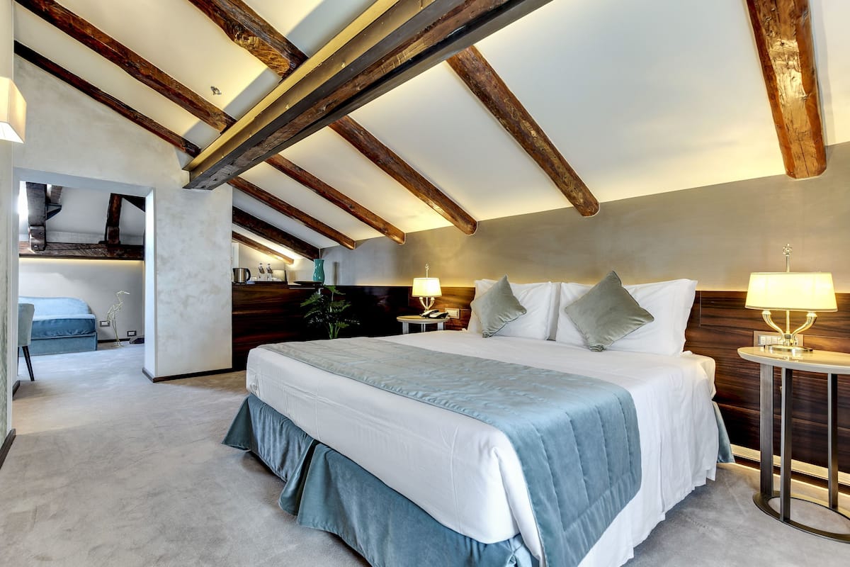 Executive Suite | 1 bedroom, premium bedding, minibar, in-room safe