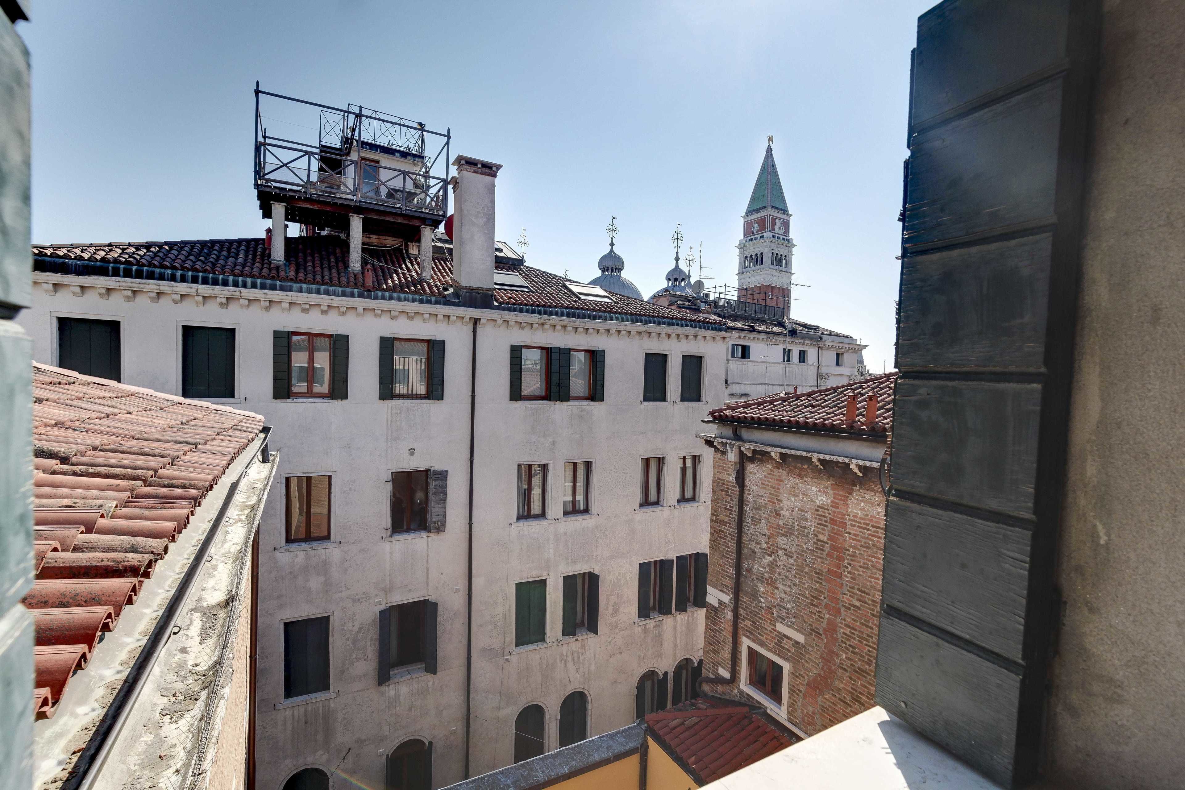 executive suite | 1 bedroom, premium bedding, minibar, in-room safe